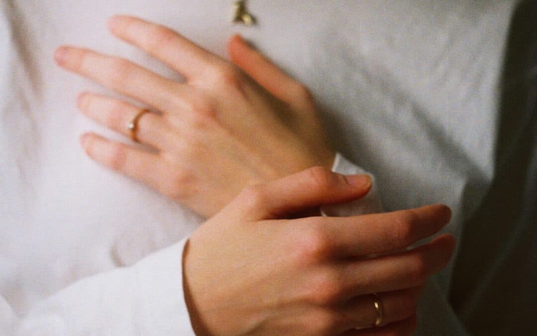 Selbstzweifel loslassen: Wie du als hochsensible Frau zurück in deine Kraft findest